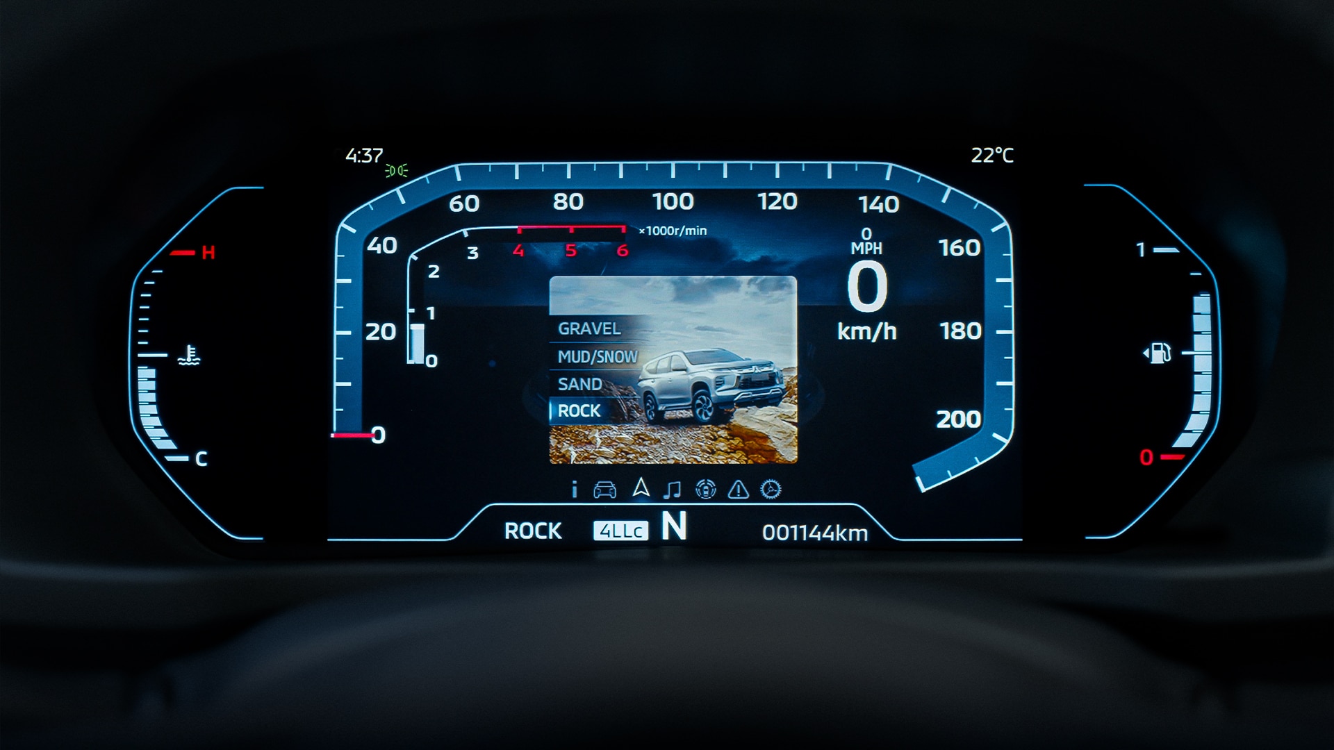 2025_Pajero_Lifestyle_02